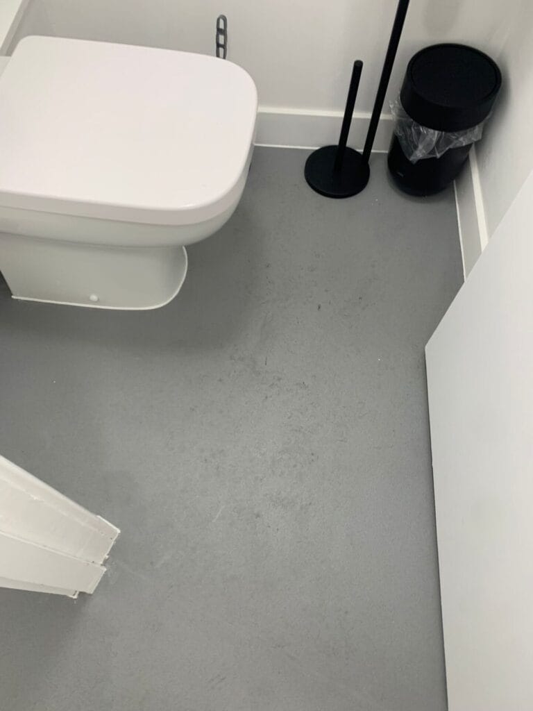 Expert Bathroom Floor Cleaning